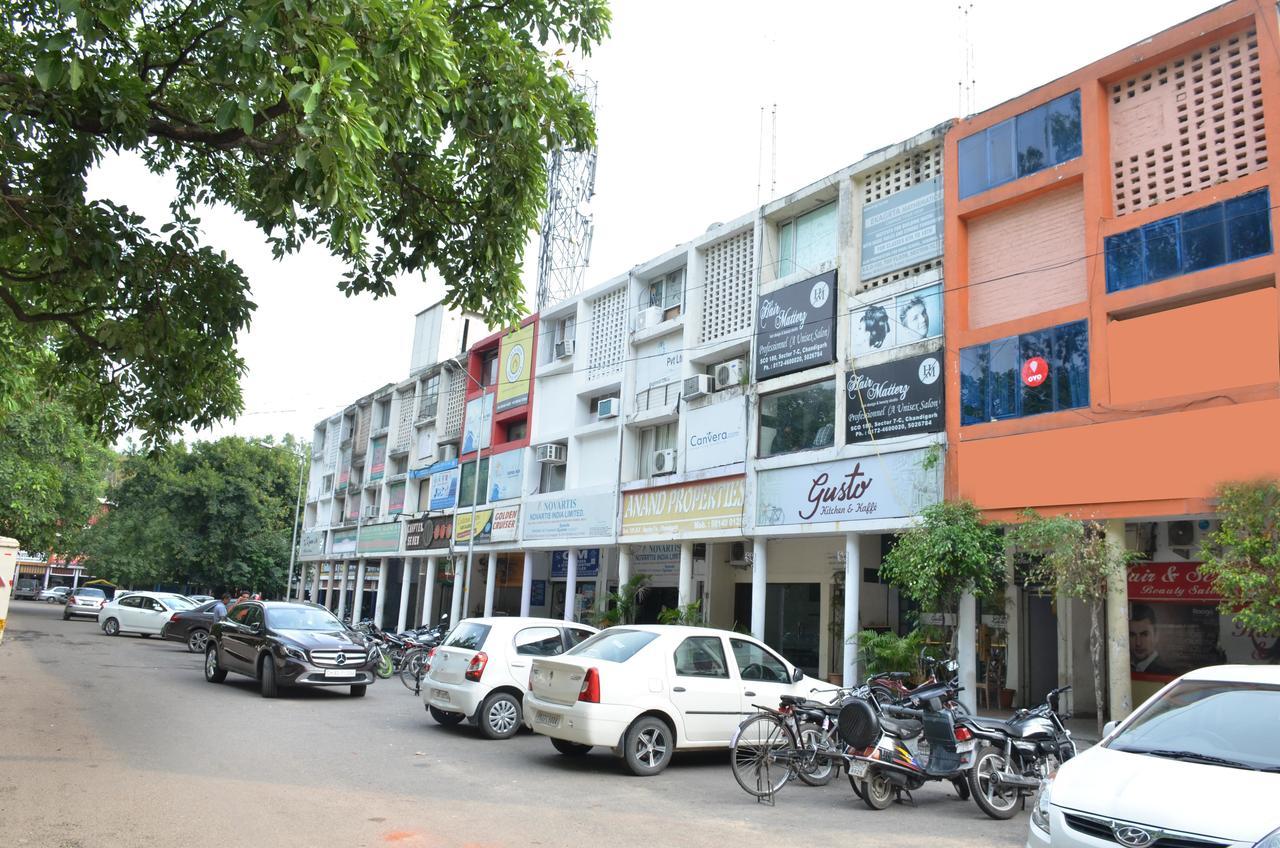 Oyo 5884 Amante Chandīgarh Exterior foto